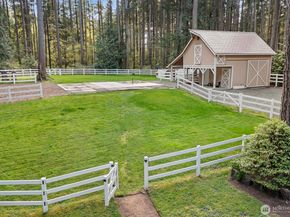 16 Bridlewood Circle, Kirkland WA 98033