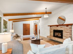 16 Bridlewood Circle, Kirkland WA 98033
