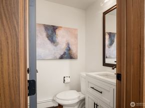 16 Bridlewood Circle, Kirkland WA 98033