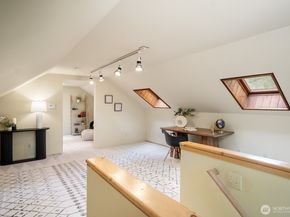 16 Bridlewood Circle, Kirkland WA 98033