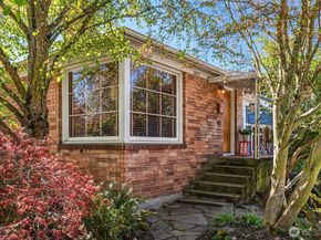 1821 N 47th Street, Seattle WA 98103