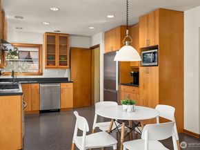 1821 N 47th Street, Seattle WA 98103