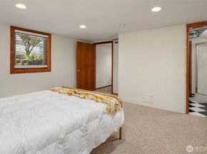 1821 N 47th Street, Seattle WA 98103