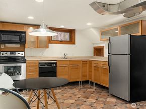 1821 N 47th Street, Seattle WA 98103