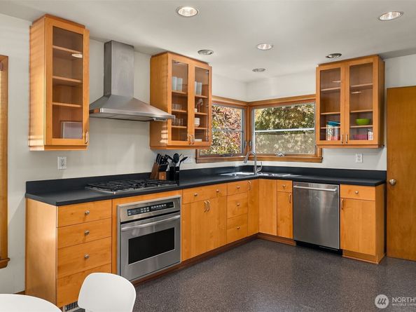 1821 N 47th Street, Seattle WA 98103