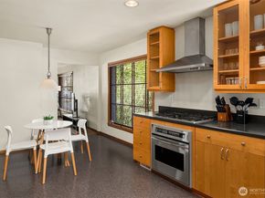 1821 N 47th Street, Seattle WA 98103