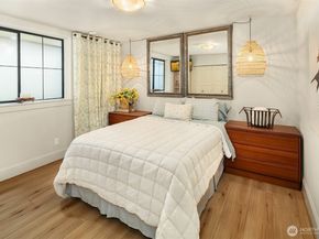 525 16th Avenue W, Kirkland WA 98033