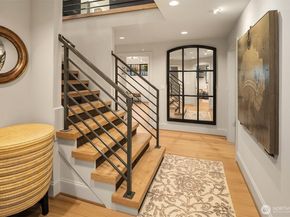 525 16th Avenue W, Kirkland WA 98033