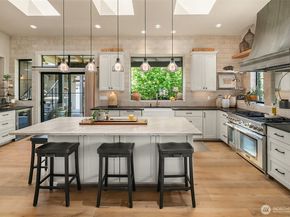 525 16th Avenue W, Kirkland WA 98033