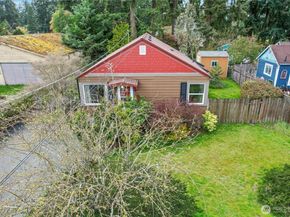 16751 Linden Avenue N, Shoreline WA 98133