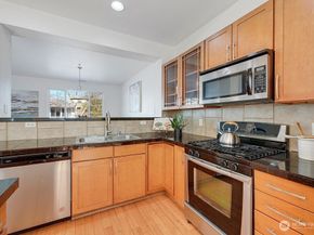 21262 40th Way S 32, SeaTac WA 98198
