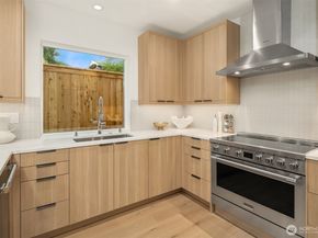 533 N 70th Street, Seattle WA 98103