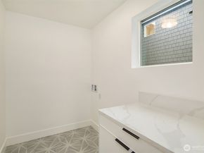 533 N 70th Street, Seattle WA 98103