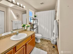 10050 19th Avenue SW, Seattle WA 98146