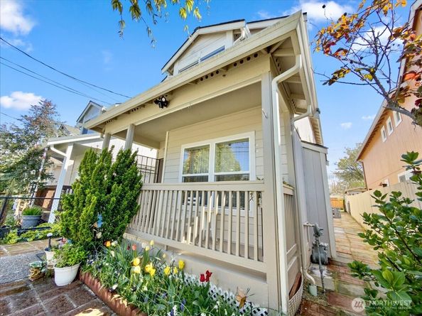 10050 19th Avenue SW, Seattle WA 98146