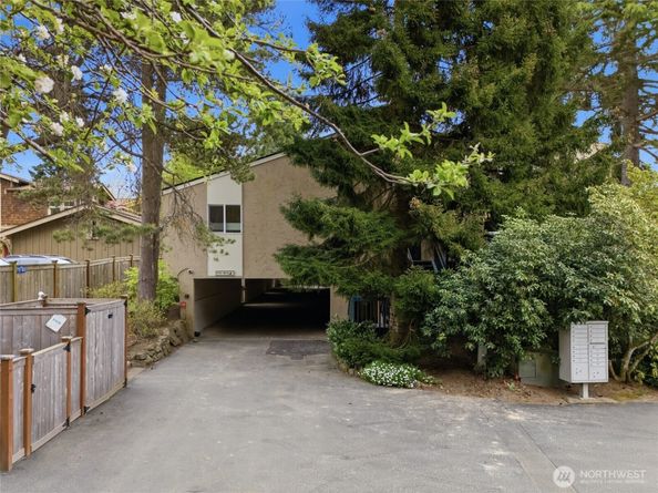 790 Madison Avenue N, Bainbridge Island WA 98110