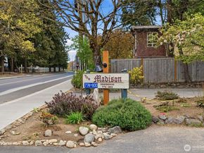790 Madison Avenue N, Bainbridge Island WA 98110