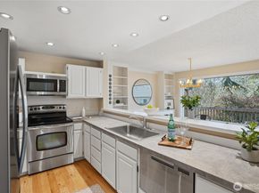 790 Madison Avenue N, Bainbridge Island WA 98110