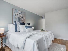 790 Madison Avenue N, Bainbridge Island WA 98110