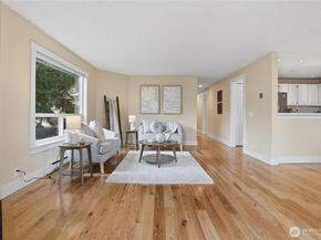 790 Madison Avenue N, Bainbridge Island WA 98110