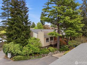 790 Madison Avenue N, Bainbridge Island WA 98110
