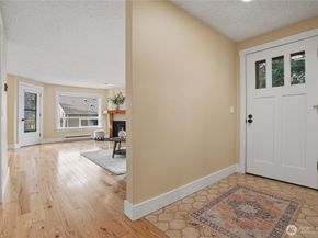 790 Madison Avenue N, Bainbridge Island WA 98110