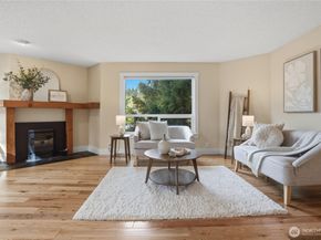 790 Madison Avenue N, Bainbridge Island WA 98110
