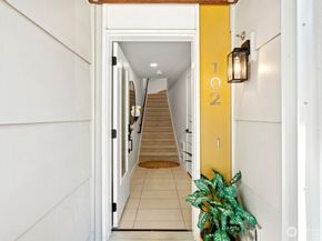 15107 NE 81st Way 102, Redmond WA 98052