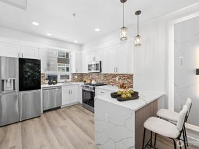 15107 NE 81st Way 102, Redmond WA 98052