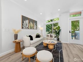 15107 NE 81st Way 102, Redmond WA 98052
