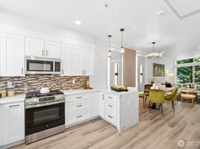 15107 NE 81st Way 102, Redmond WA 98052
