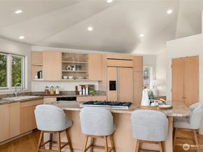 936 170th Place SE, Bellevue WA 98008
