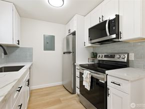 1220 N 137th Street Unit 5, Seattle WA 98133