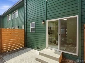 1220 N 137th Street Unit 5, Seattle WA 98133