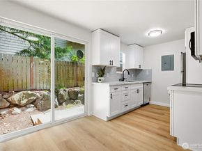 1220 N 137th Street Unit 5, Seattle WA 98133