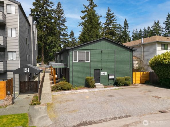 1220 N 137th Street Unit 5, Seattle WA 98133
