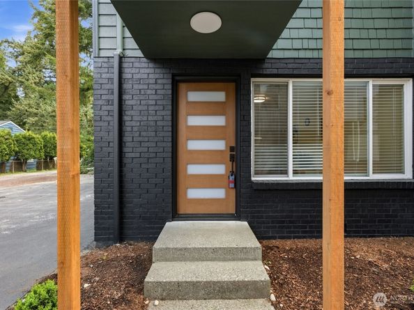1220 N 137th Street Unit 5, Seattle WA 98133