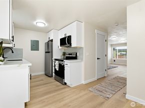 1220 N 137th Street Unit 5, Seattle WA 98133