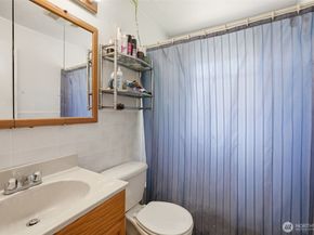 1305 N 171st Street, Shoreline WA 98133