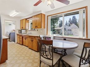 1305 N 171st Street, Shoreline WA 98133
