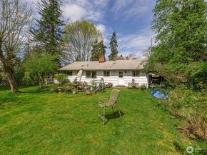 1305 N 171st Street, Shoreline WA 98133