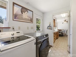 1305 N 171st Street, Shoreline WA 98133