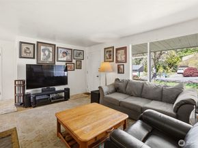 1305 N 171st Street, Shoreline WA 98133