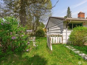 1305 N 171st Street, Shoreline WA 98133