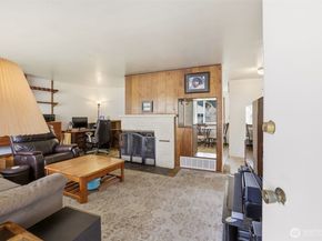 1305 N 171st Street, Shoreline WA 98133