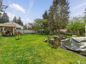 1305 N 171st Street, Shoreline WA 98133