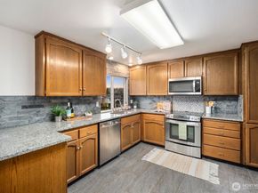 27525 12th Place S, Des Moines WA 98198