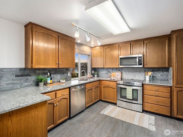 27525 12th Place S, Des Moines WA 98198