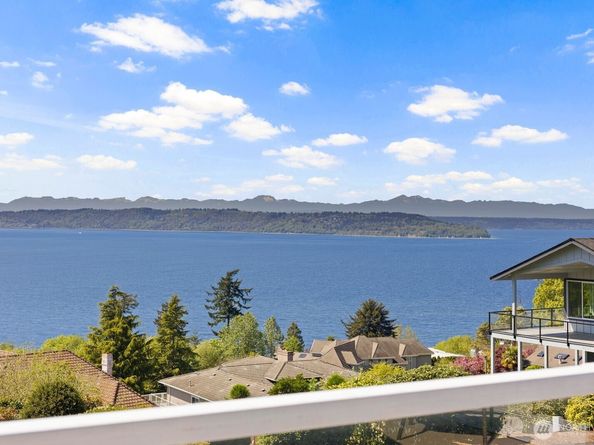 27525 12th Place S, Des Moines WA 98198