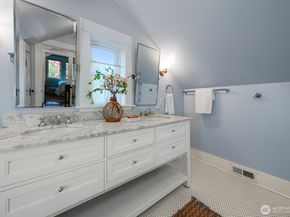 6703 17th Avenue NW, Seattle WA 98117